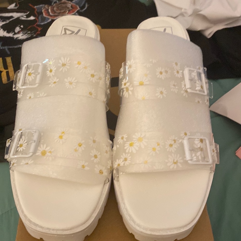 Daisy sandals